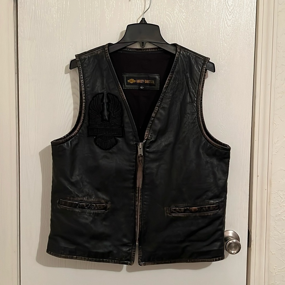 Harley-Davidson® Men's Iron Distressed Slim Fit Leather Vest, Black 98009-18VM